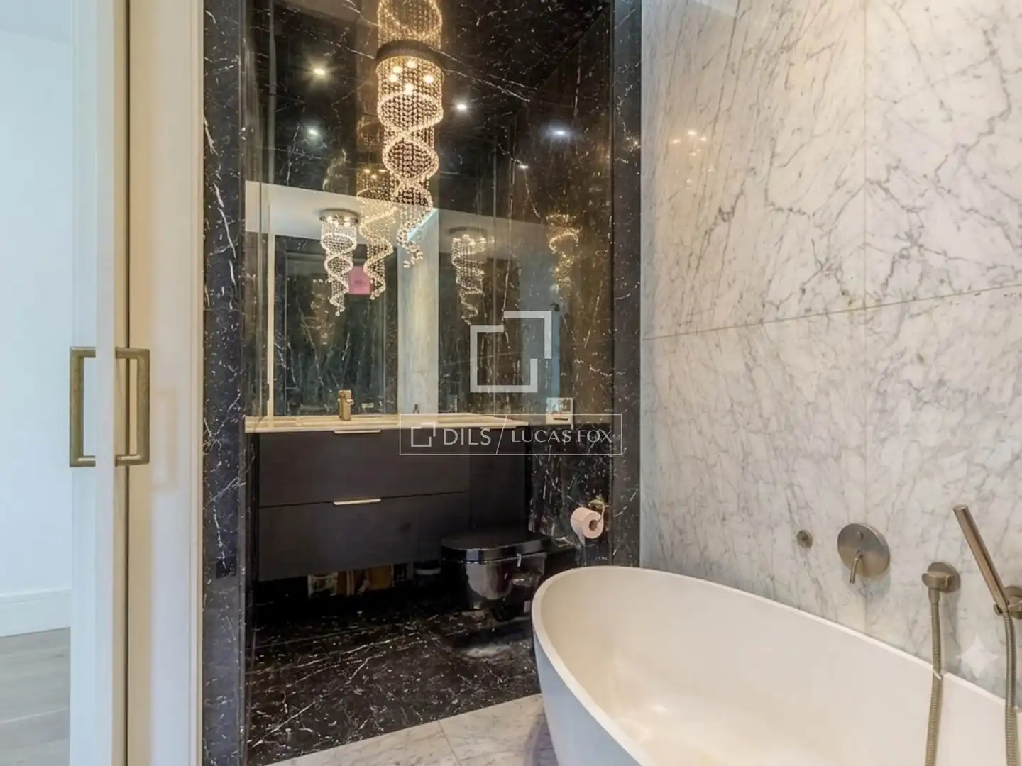 Badezimmer von Wohnung zum Verkauf in Barcelona mit Klimaanlage, Parkett und Terrasse