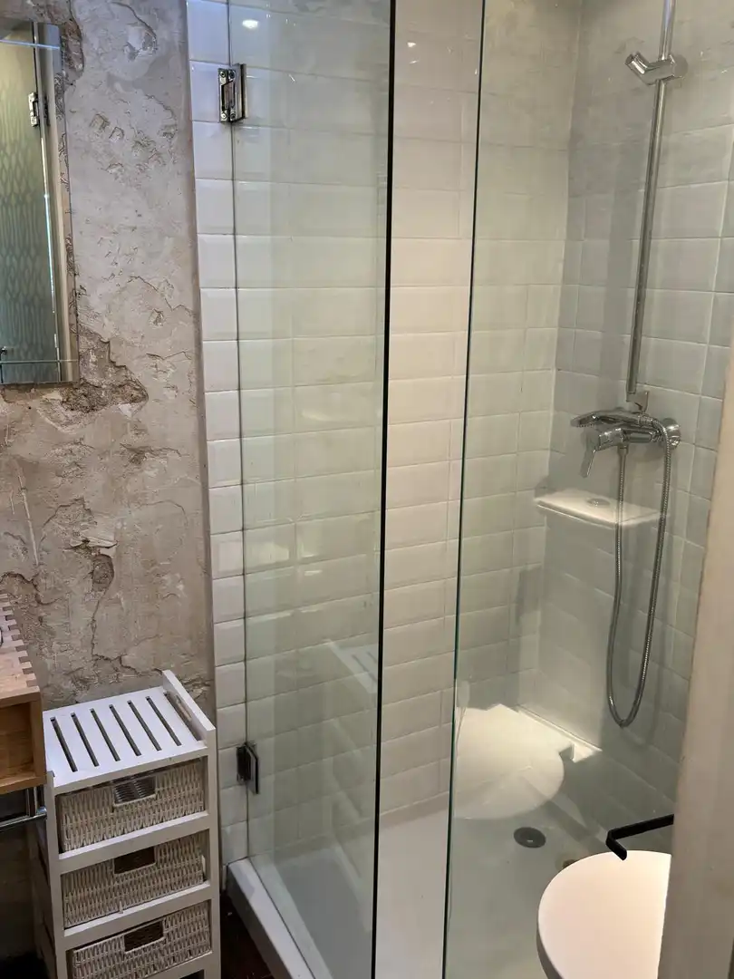 Baño de Estudio de alquiler en Madrid con Aire acondicionado, Calefacción y Amueblado