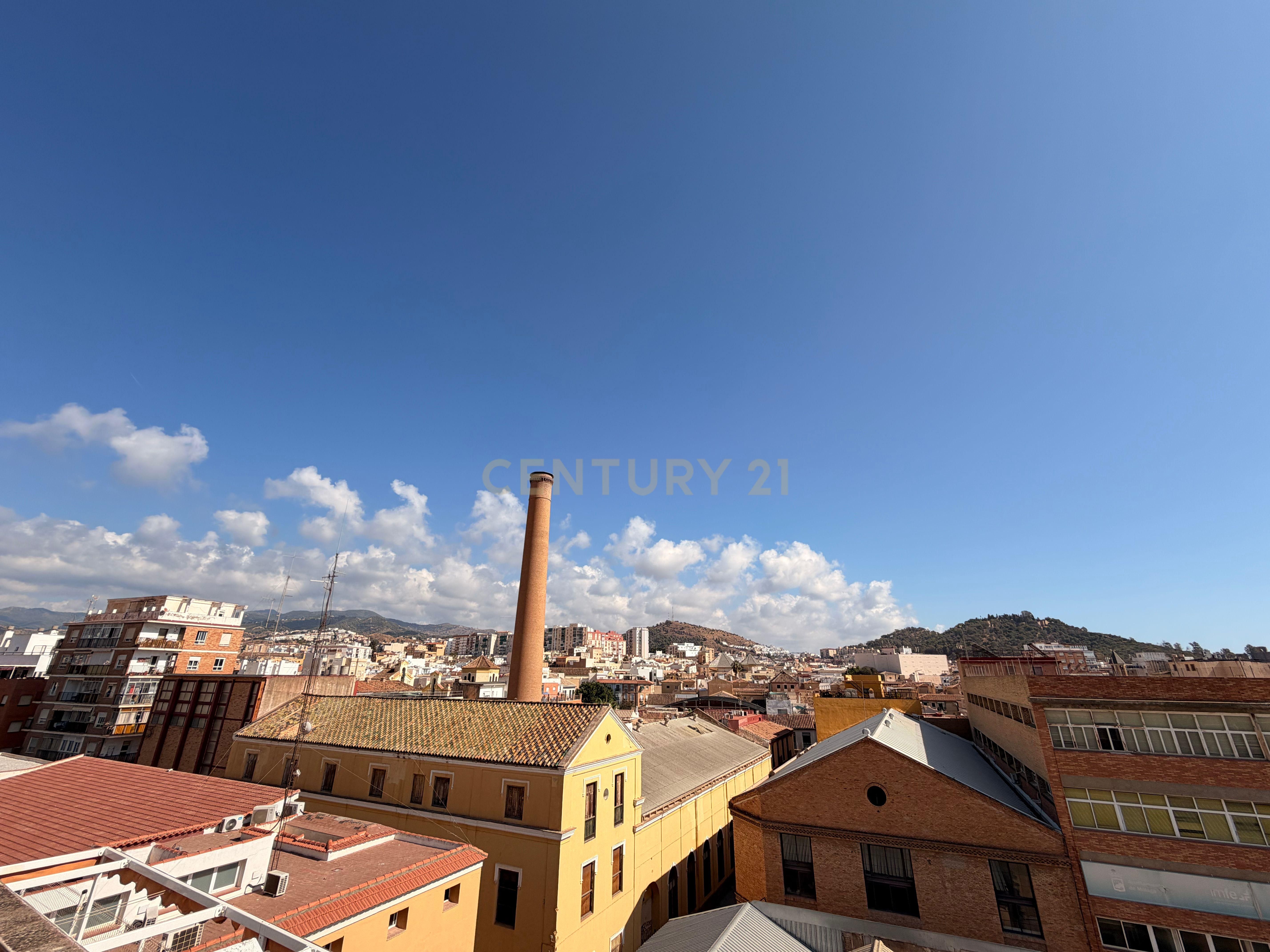Exterior view of Apartment for sale in Málaga Capital  with Air Conditioner, Storage room and Oven