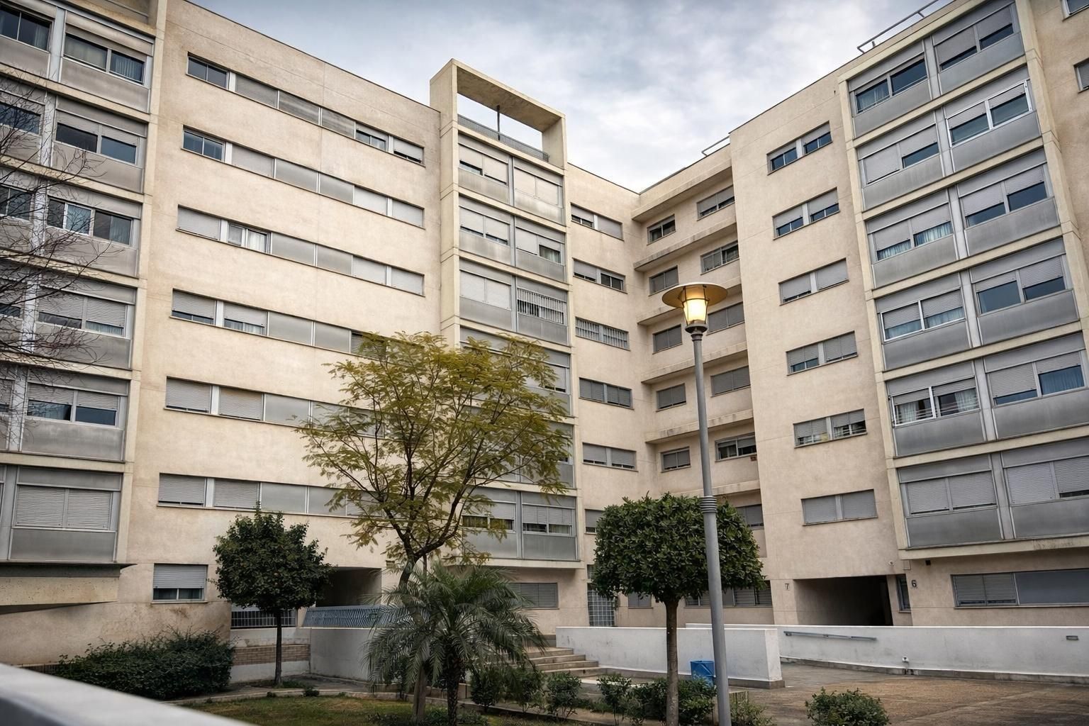Vista exterior de Pis en venda en  Sevilla Capital amb Aire condicionat