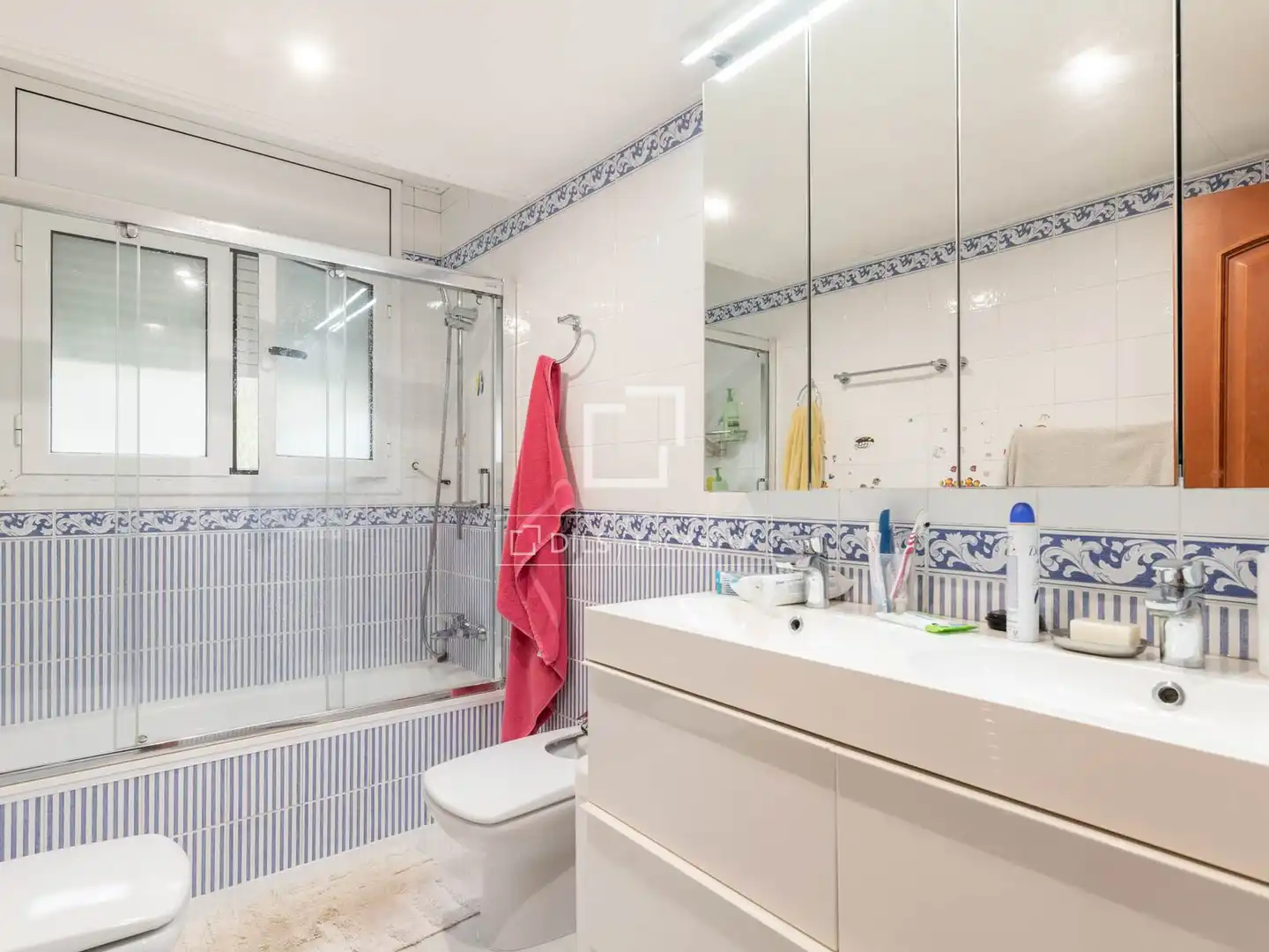 Bathroom of Houses for rent in Castelldefels  with Air Conditioner, Heating and Private garden