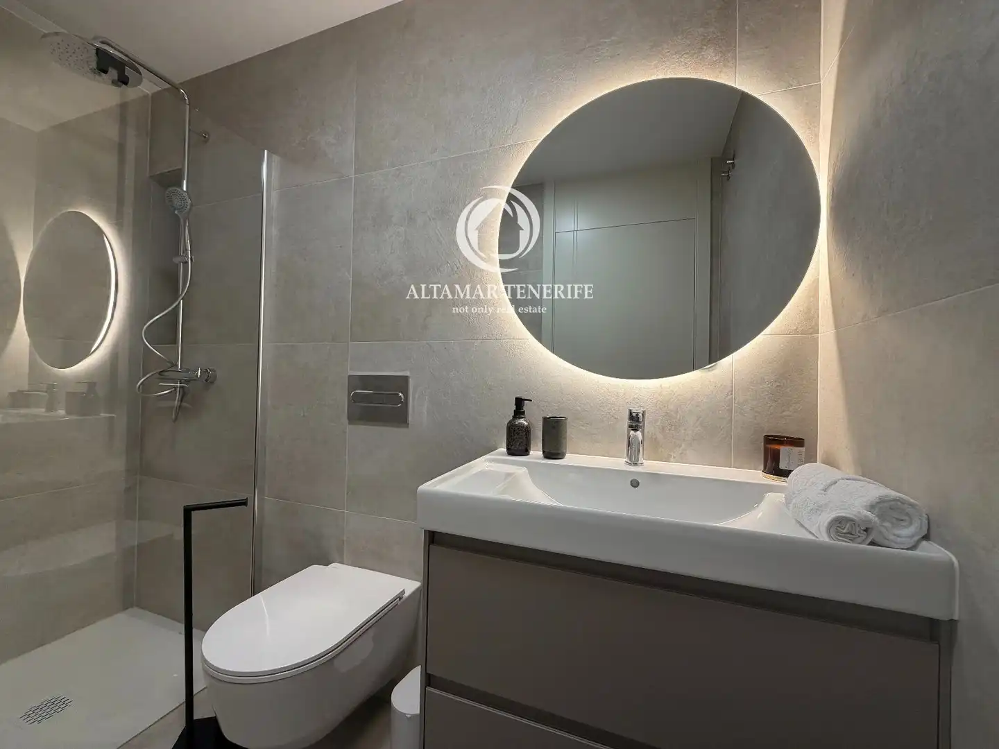 Badezimmer von Wohnungen zur Miete in Adeje mit Terrasse, Abstellraum und Schwimmbad
