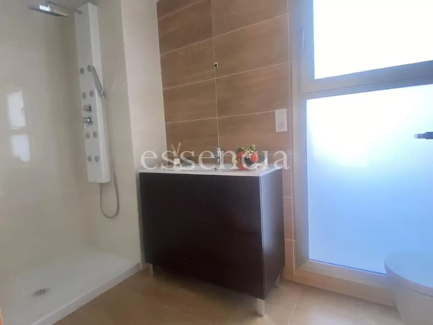 Baño de Piso en venta en Gandia con Aire acondicionado, Terraza y Balcón