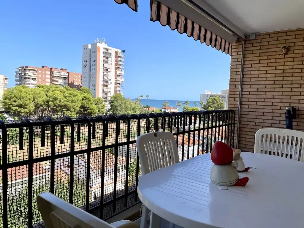 Außenansicht von Wohnungen zur Miete in Benicasim / Benicàssim mit Klimaanlage, Privatgarten und Terrasse