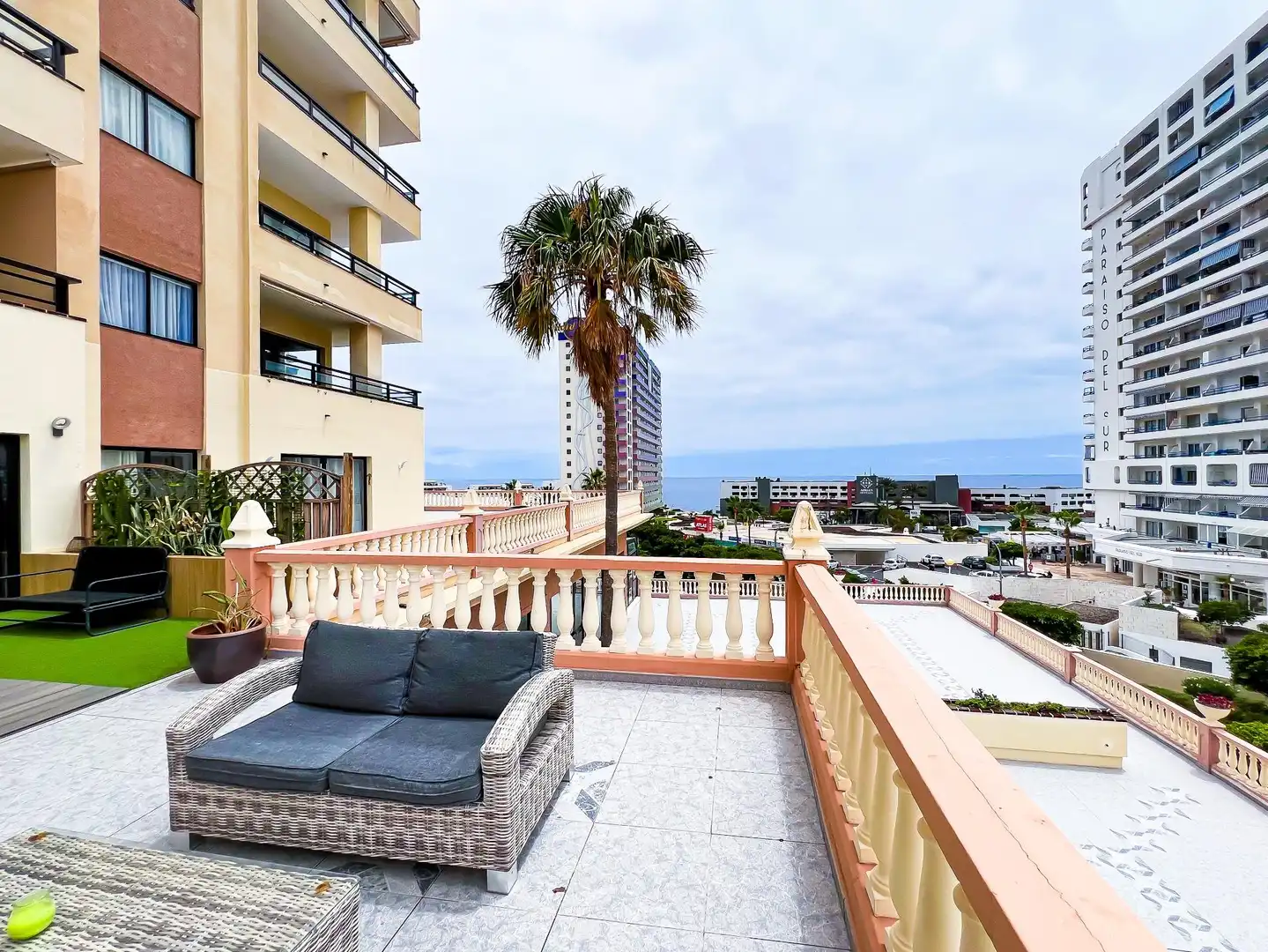 Terrassa de Apartament en venda en Adeje amb Terrassa, Moblat i Piscina comunitària