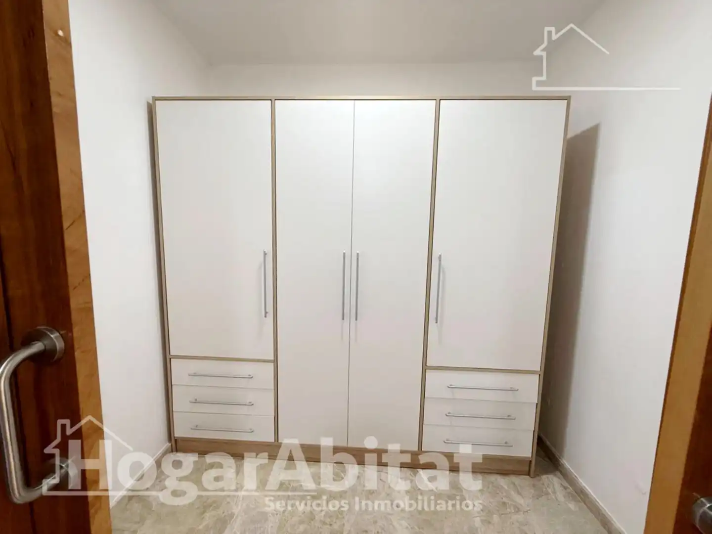 Dormitori de Pis de lloguer en Paterna amb Aire condicionat, Calefacció i Jardí privat