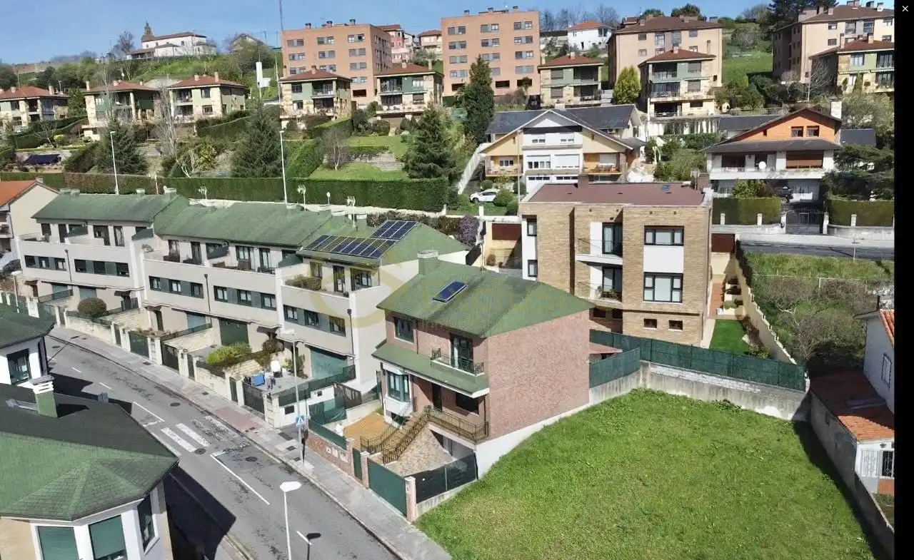 Vista exterior de Casa o chalet en venta en Avilés con Calefacción, Jardín privado y Parquet