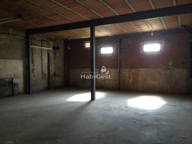 Local comercial en Alquiler en Calle MONTBÒ en Domeny