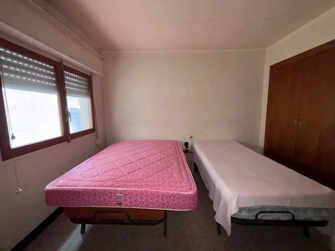 Habitación de Piso en venta en Castellón de la Plana / Castelló de la Plana con Amueblado y Balcón