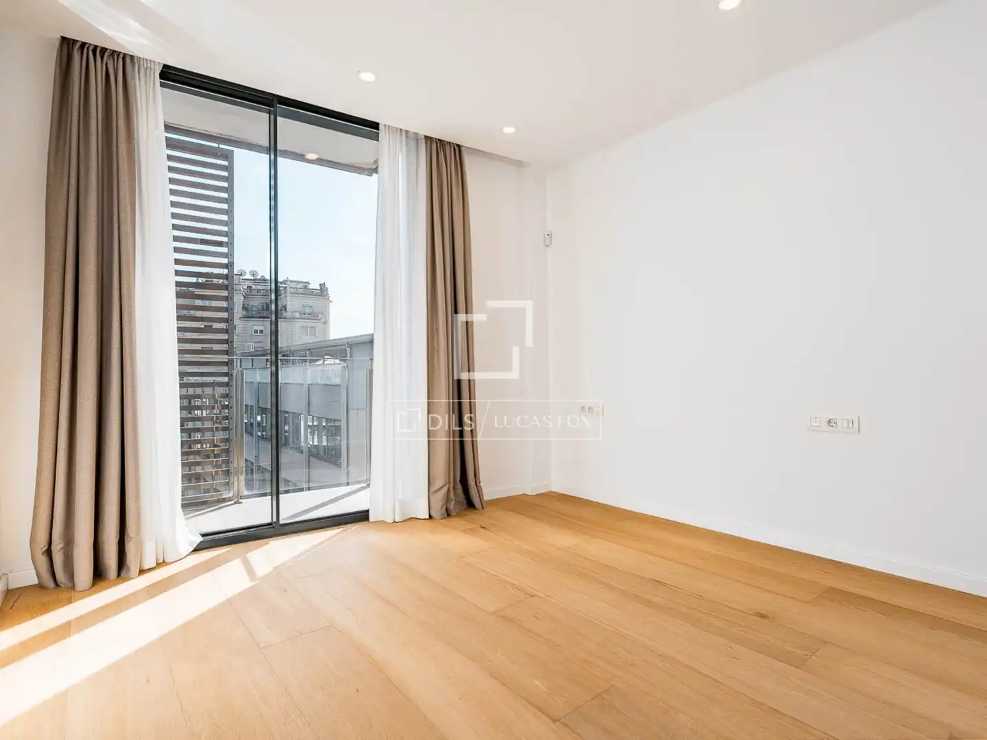 Schlafzimmer von Dachboden zum Verkauf in Barcelona mit Klimaanlage, Heizung und Schwimmbad