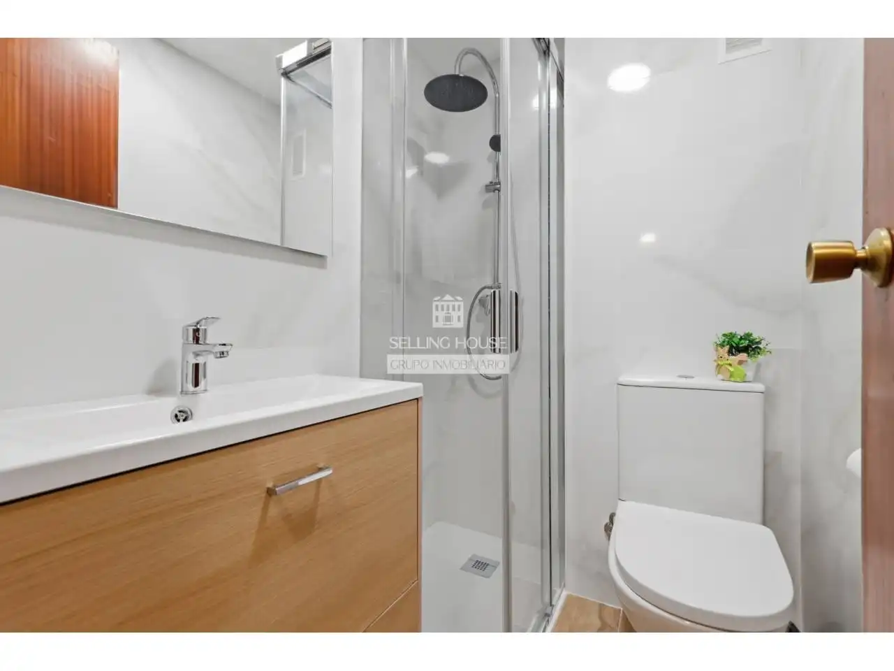 Bathroom of Flat for sale in Xirivella  with Air Conditioner, Storage room and Balcony