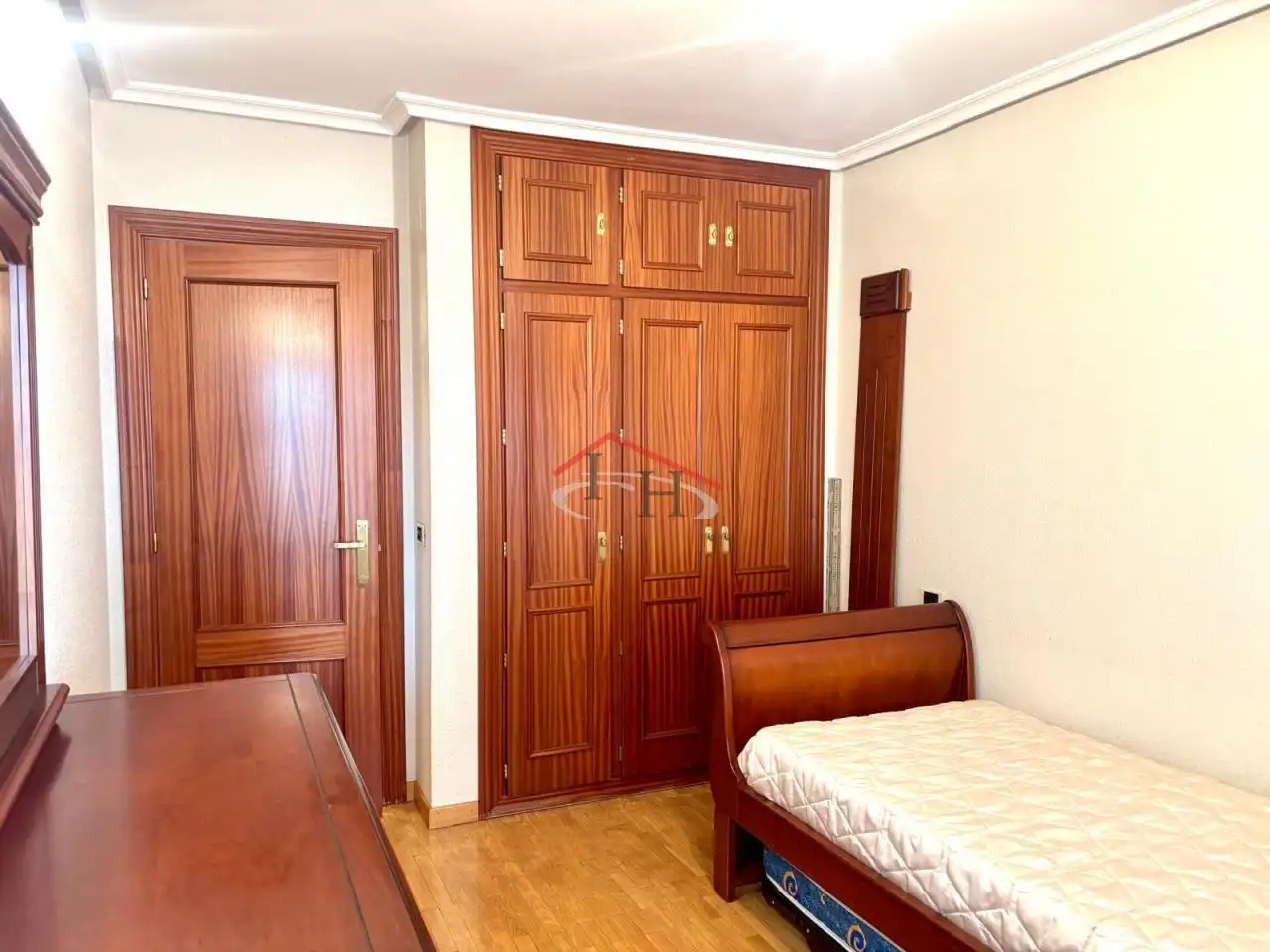 Habitación de Piso en venta en León Capital  con Calefacción, Parquet y Terraza