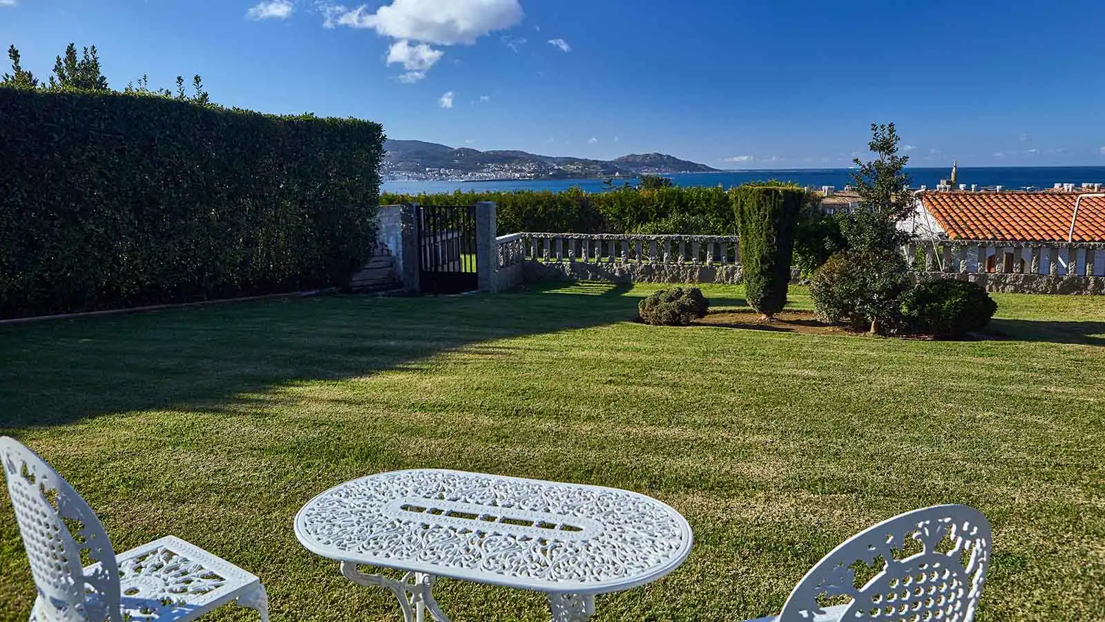 Jardí de Casa o xalet en venda en Nigrán amb Calefacció, Jardí privat i Parquet