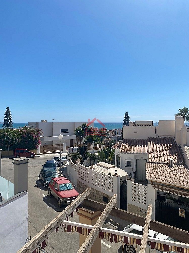 Vista exterior de Casa o xalet en venda en Vélez-Málaga amb Aire condicionat, Calefacció i Terrassa