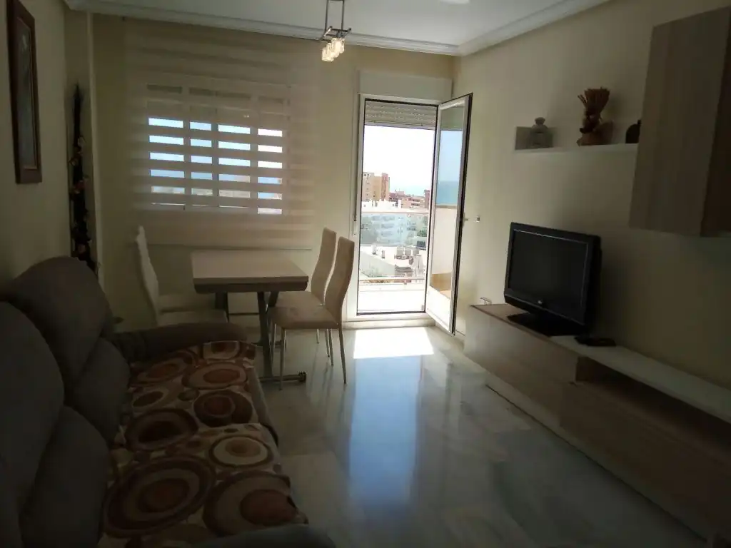 Sala d'estar de Apartament de lloguer en Torremolinos amb Aire condicionat, Calefacció i Terrassa