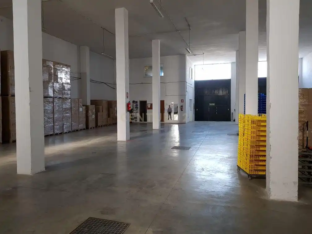 Fabrikhallen zum Verkauf in Salobreña
