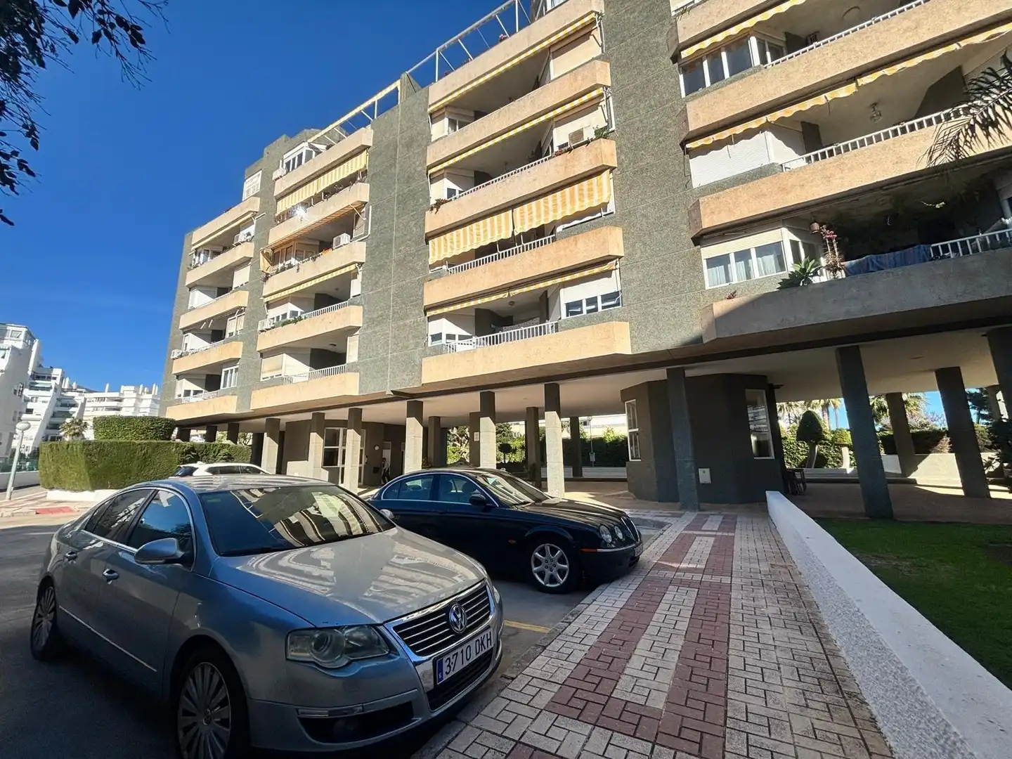 Aparcament de Pis en venda en Benalmádena amb Jardí privat, Terrassa i Balcó