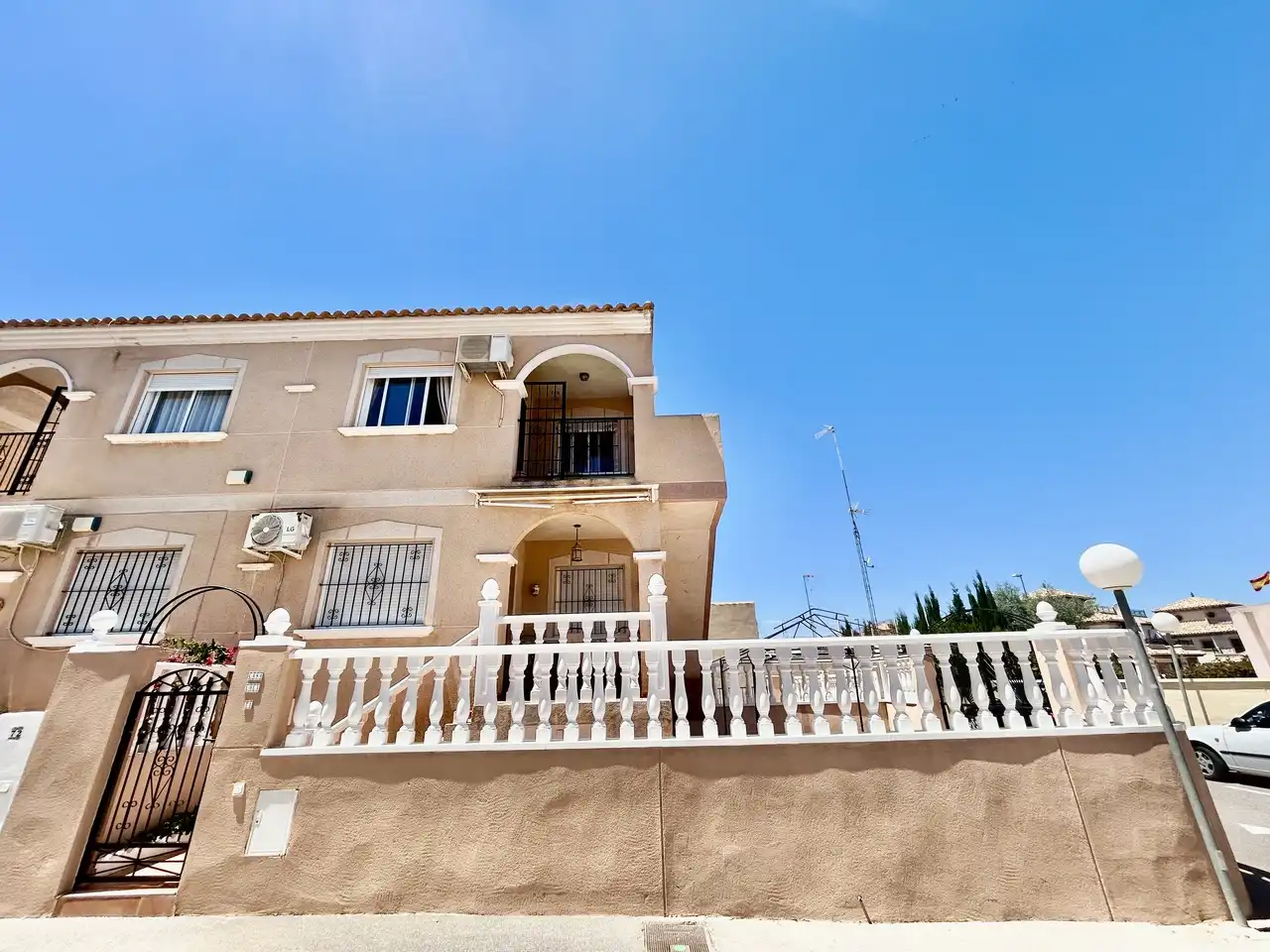 Vista exterior de Ático en venta en Orihuela con Aire acondicionado, Terraza y Trastero