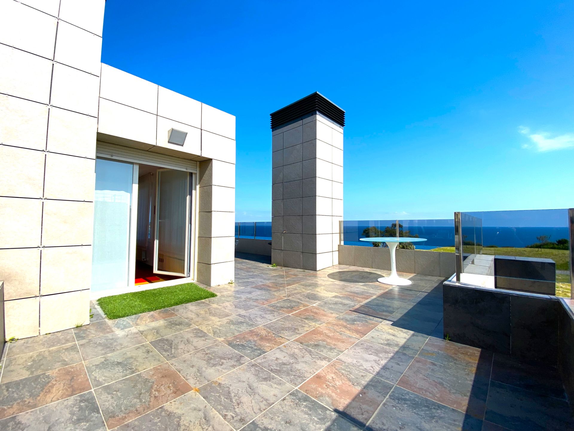 Terrassa de Casa o xalet en venda en Castro-Urdiales amb Calefacció, Jardí privat i Parquet