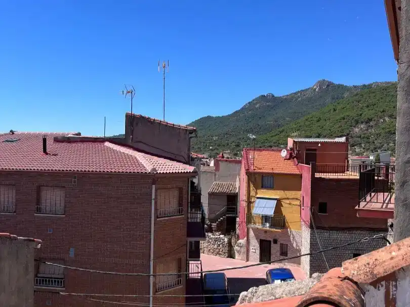 Vista exterior de Piso en venta en Cenicientos con Trastero