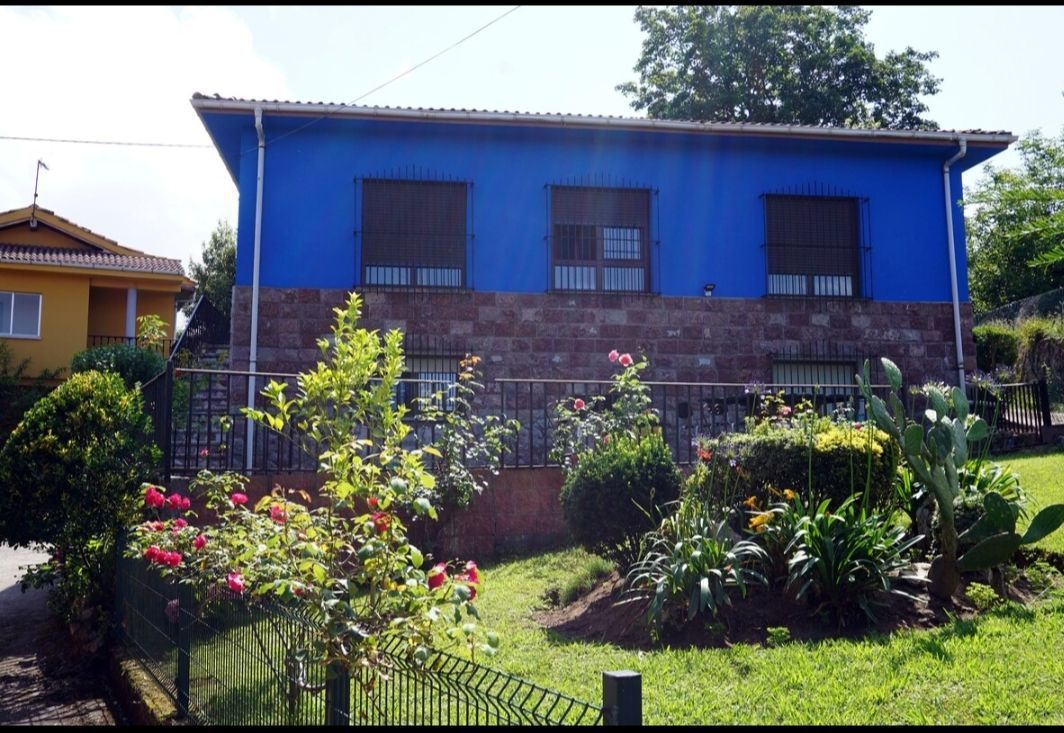 Exterior view of House or chalet for sale in Parres  with Heating and Furnished