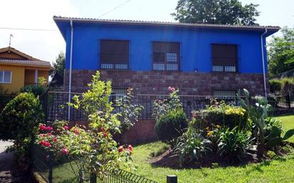 Vista exterior de Casa o xalet en venda en Parres amb Calefacció i Moblat