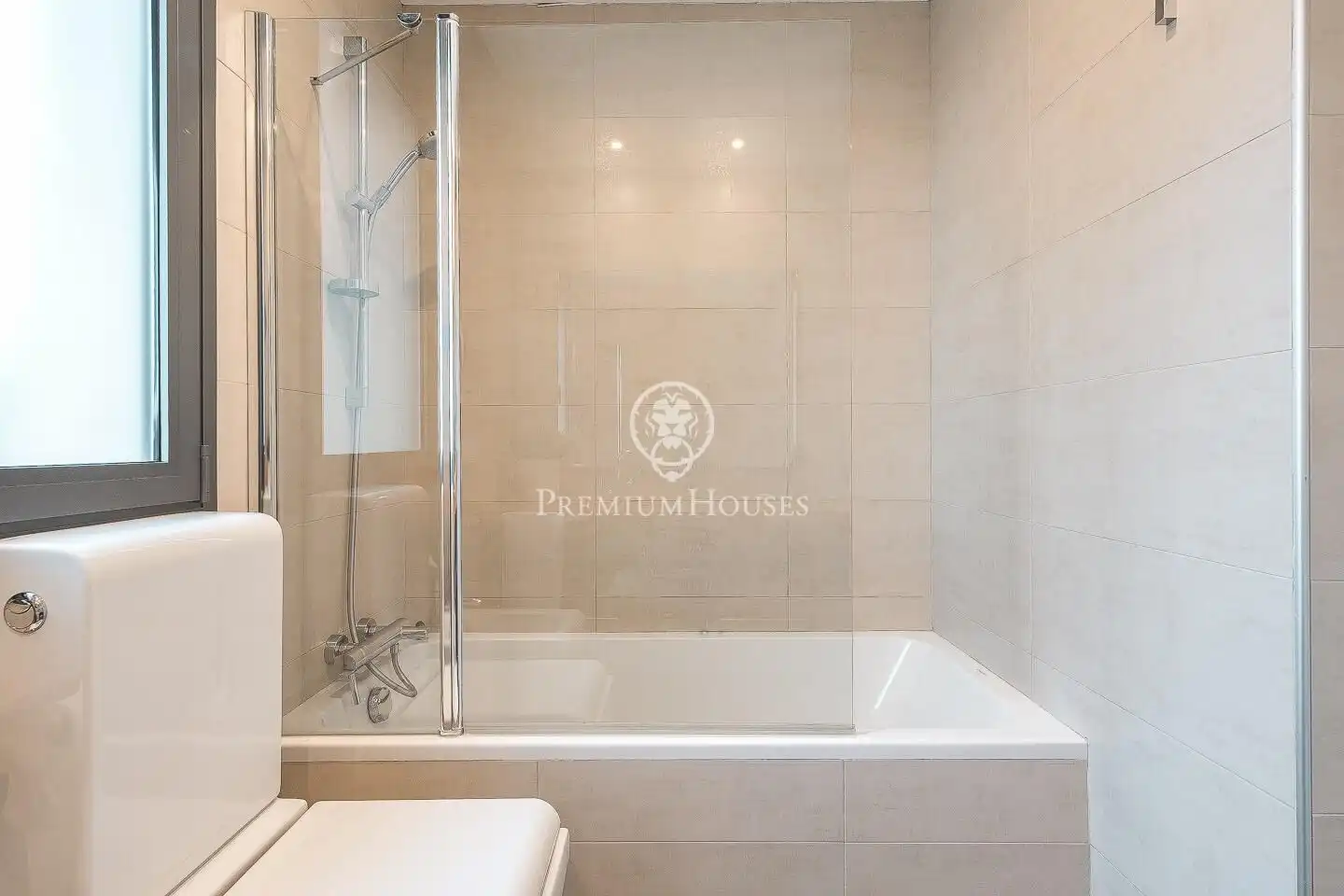 Bathroom of Houses for sale in Sant Cugat del Vallès  with Air Conditioner, Heating and Private garden