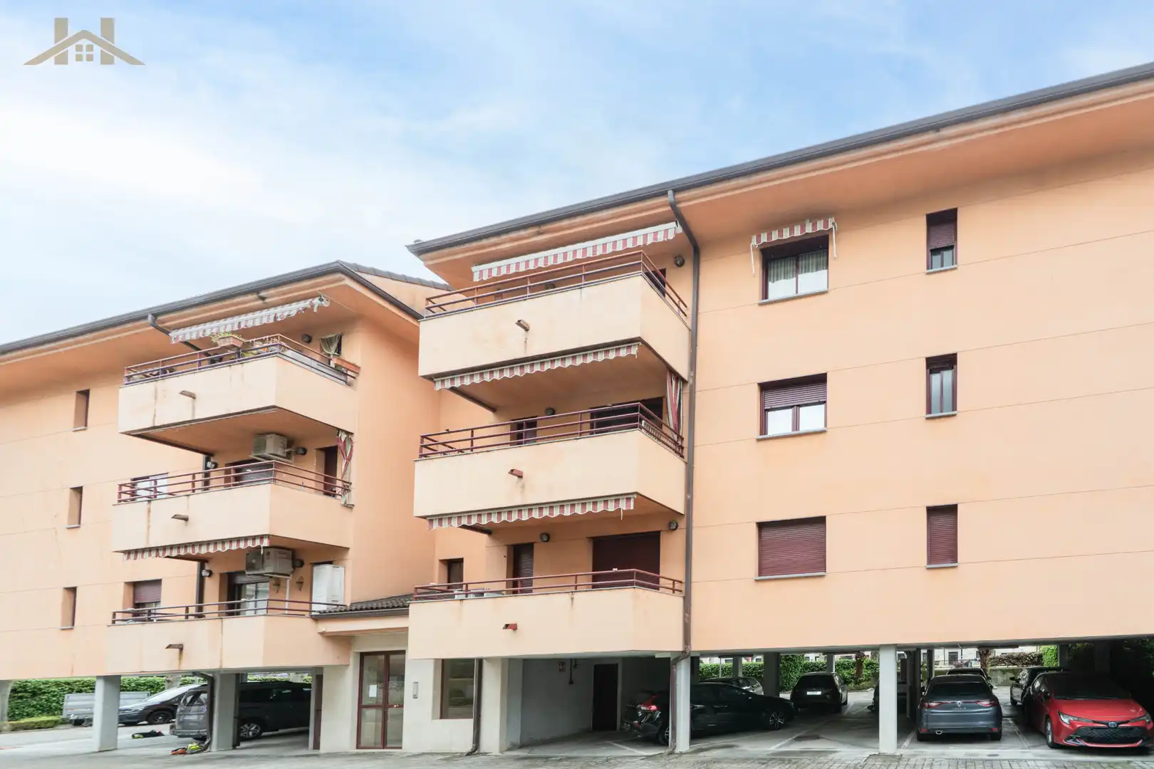 Vista exterior de Dúplex en venta en El Escorial con Calefacción, Parquet y Terraza