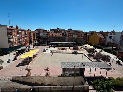Vista exterior de Pis en venda en Valladolid Capital amb Terrassa
