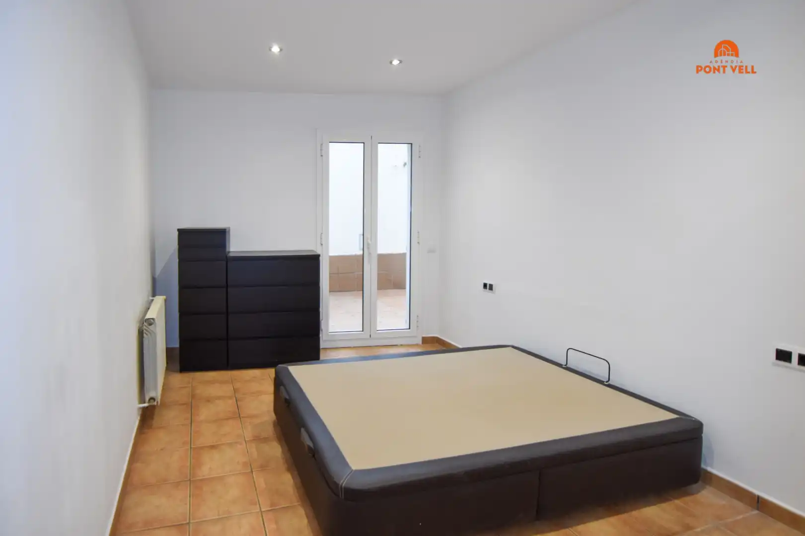 Habitación de Piso en venta en La Bisbal d'Empordà con Calefacción, Terraza y Balcón