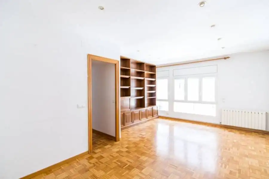Sala de estar de Piso en venta en Barcelona con Calefacción y Parquet