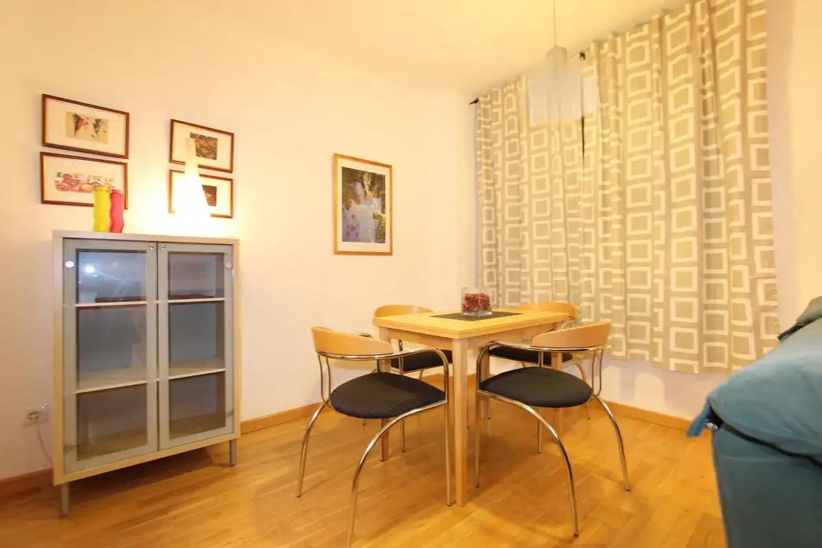 Comedor de Apartamento de alquiler en Madrid con Aire acondicionado, Amueblado y Se aceptan mascotas