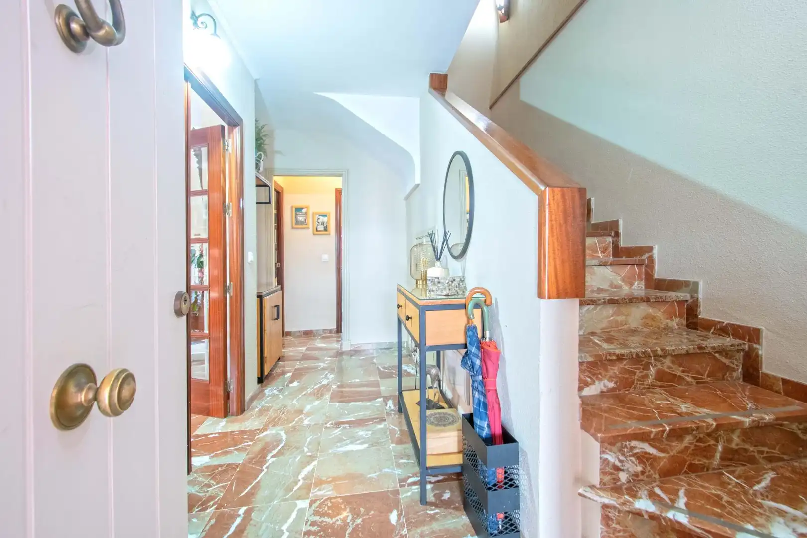 Casa adosada en venta en Gines con Aire acondicionado, Jardín privado y Trastero