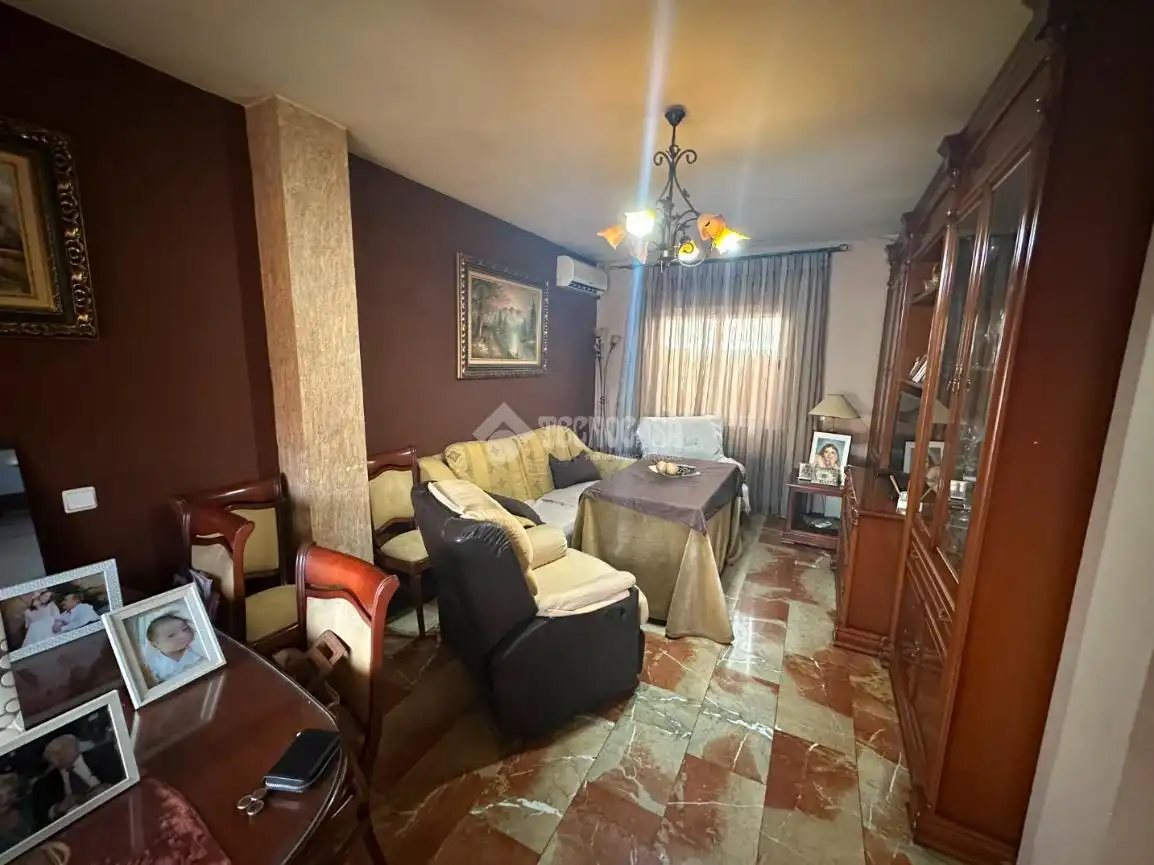Sala d'estar de Casa adosada en venda en Mengíbar amb Aire condicionat, Calefacció i Balcó