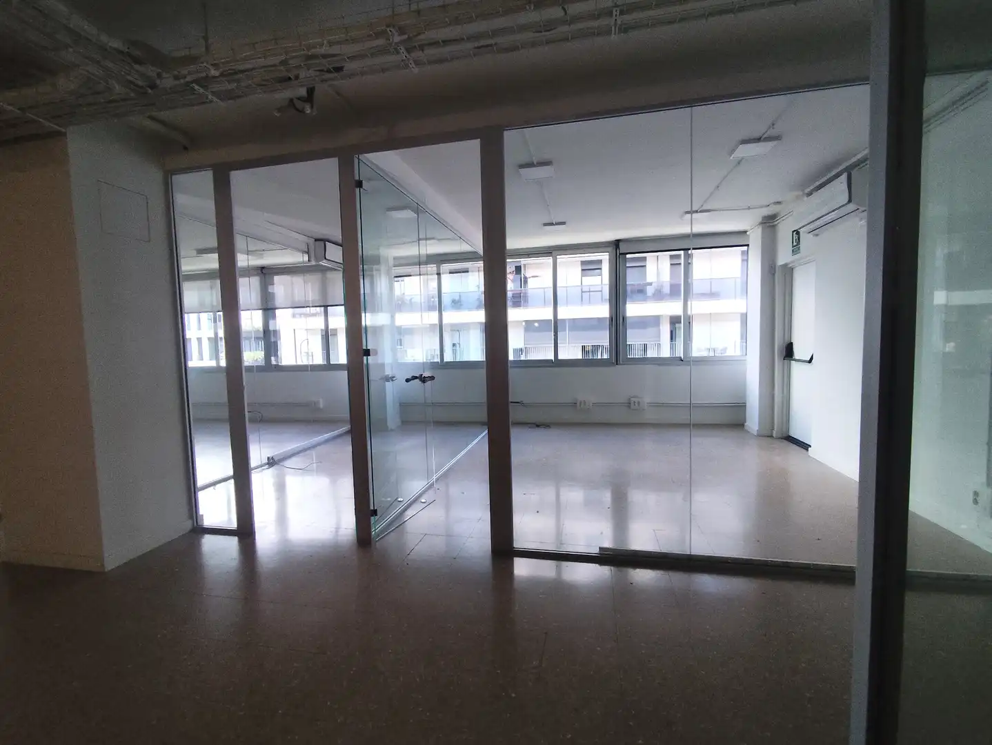 Büro zur Miete in Barcelona mit Klimaanlage und Alarm