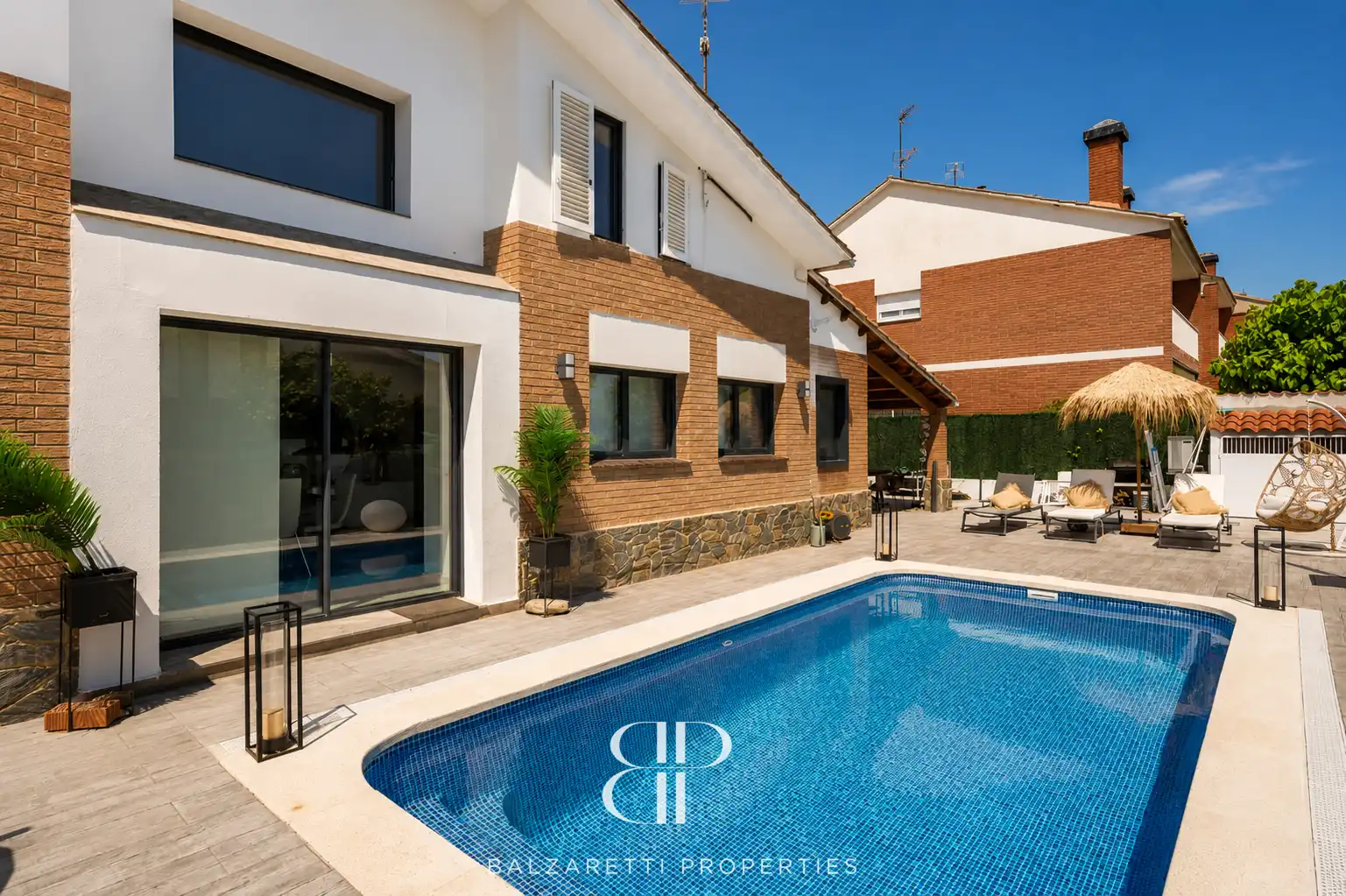 Außenansicht von Haus oder Chalet zum Verkauf in Canet de Mar mit Klimaanlage, Heizung und Privatgarten