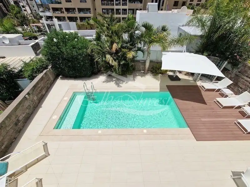 Piscina de Casa o xalet en venda en Adeje amb Aire condicionat, Jardí privat i Terrassa