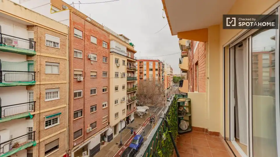 Vista exterior de Piso de alquiler en Valencia con Aire acondicionado, Calefacción y Amueblado