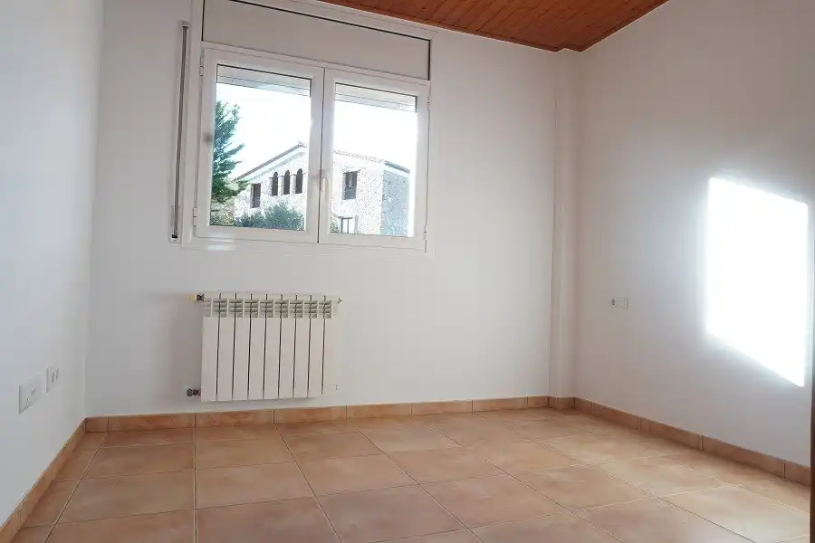 Dormitori de Casa adosada en venda en Montagut i Oix amb Aire condicionat, Calefacció i Terrassa