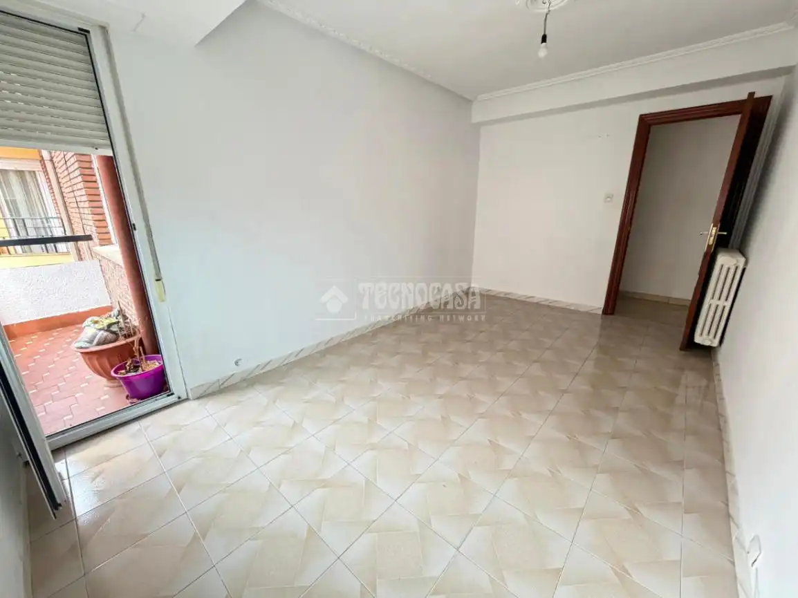 Piso en venta en León Capital  con Calefacción, Terraza y Trastero