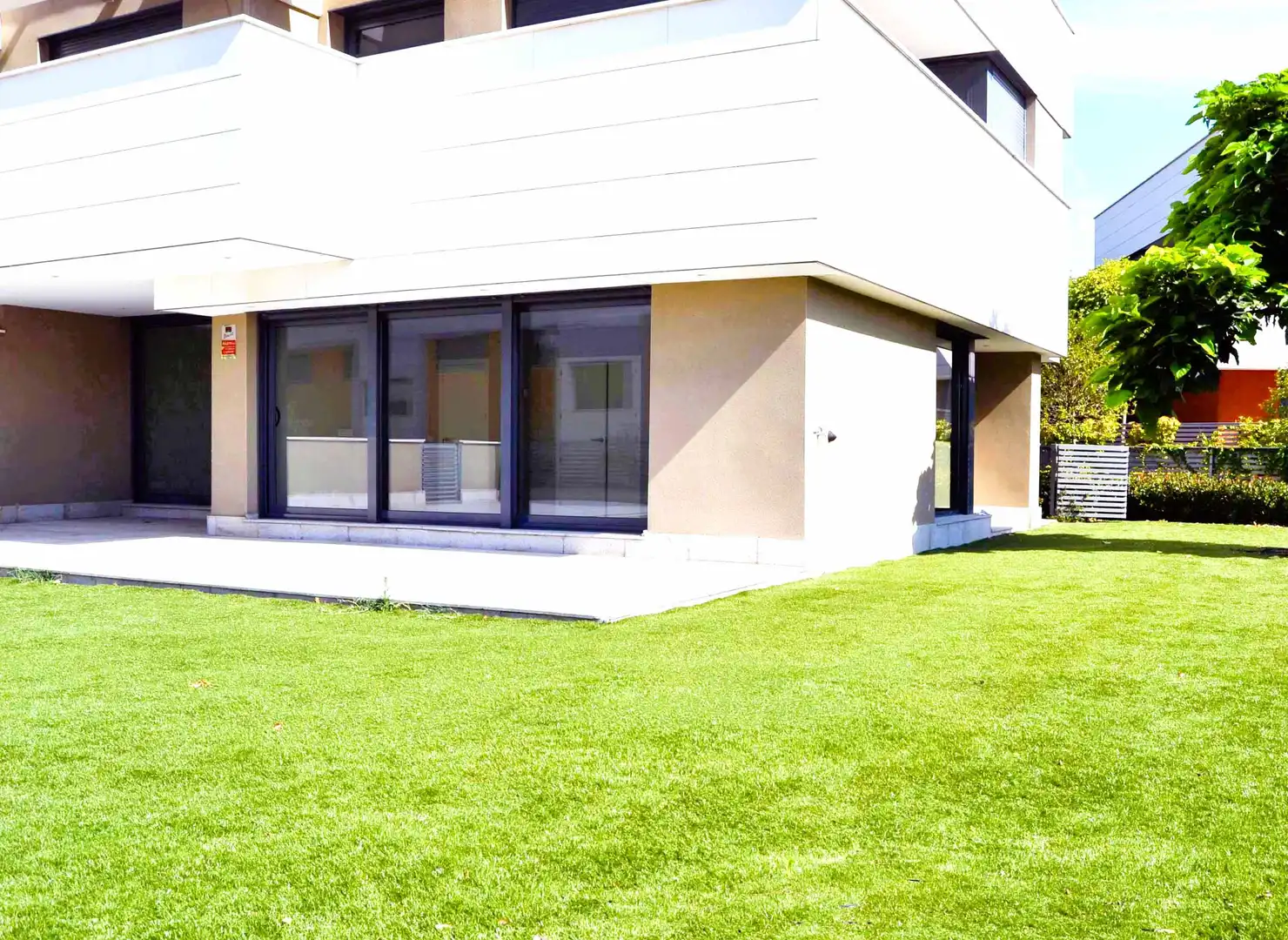 5 hab, 350m² en Encinar de los Reyes, La Moraleja - Image 2