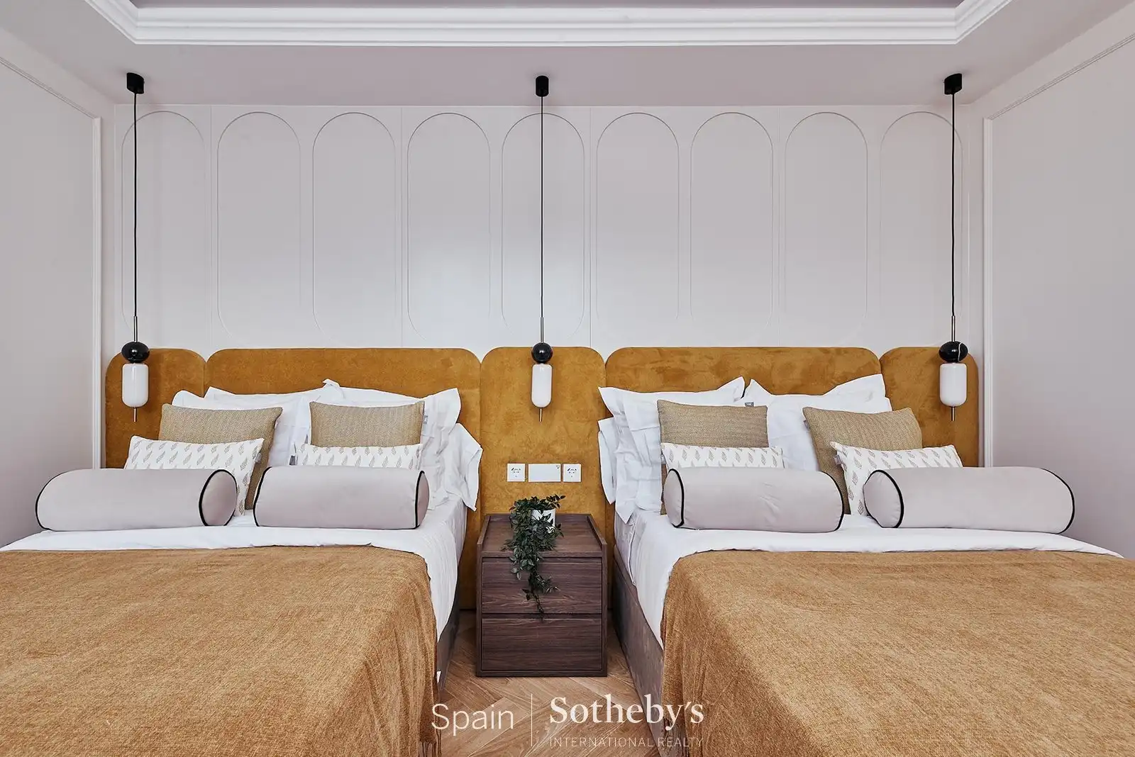 Bedroom of Apartments for sale in Madrid  with Air Conditioner, Terrace and Storage room