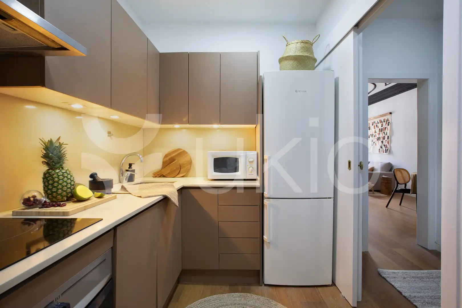 Cuina de Apartament de lloguer en Barcelona amb Aire condicionat, Calefacció i Moblat