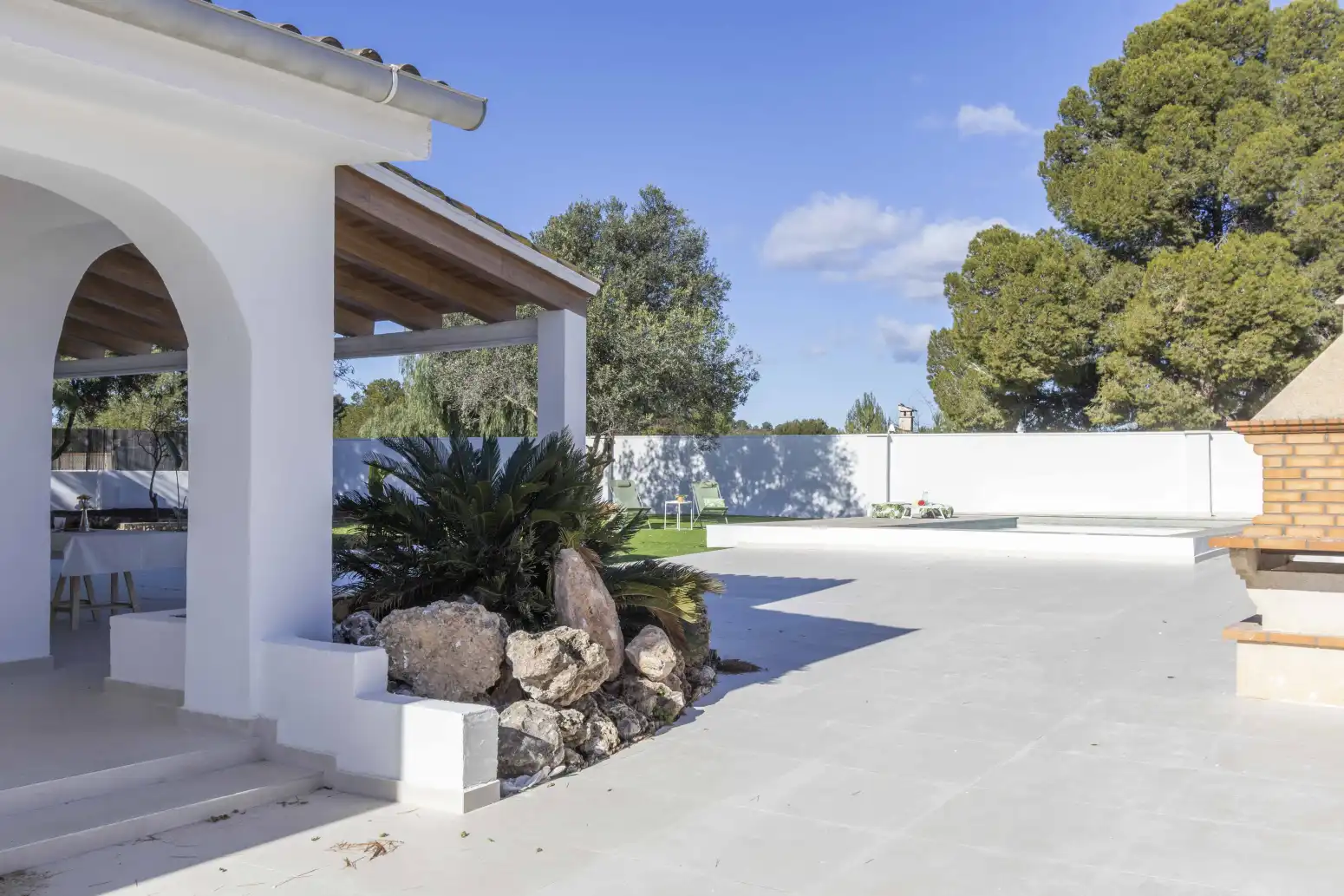 Jardí de Casa o xalet en venda en La Pobla de Vallbona amb Jardí privat i Piscina