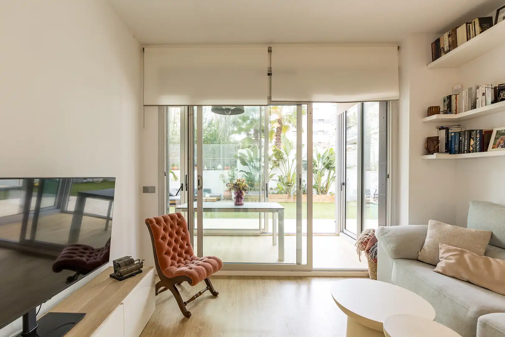 Wohnzimmer von Wohnungen zum Verkauf in Sitges mit Klimaanlage, Heizung und Privatgarten