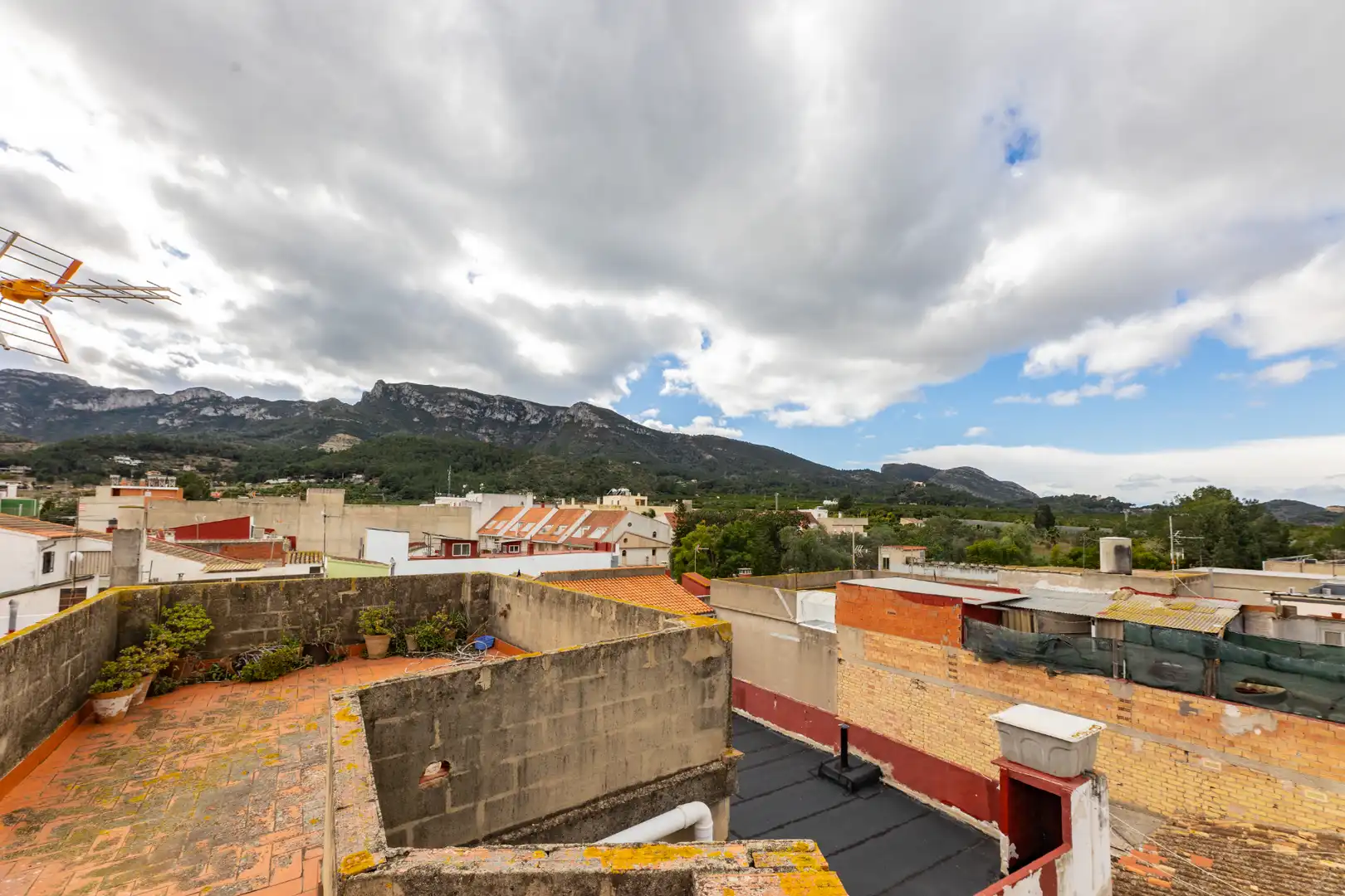 Vista exterior de Piso en venta en Llaurí con Aire acondicionado, Calefacción y Trastero