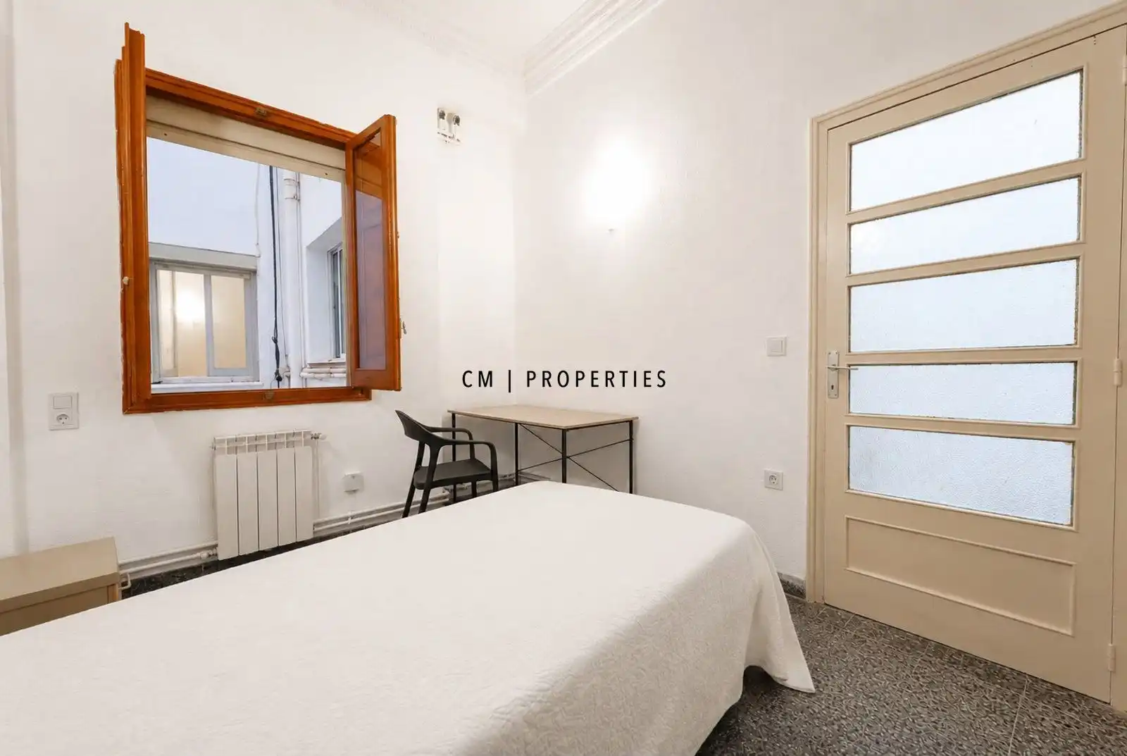 Schlafzimmer von Wohnung zur Miete in Valencia mit Klimaanlage, Heizung und Terrasse