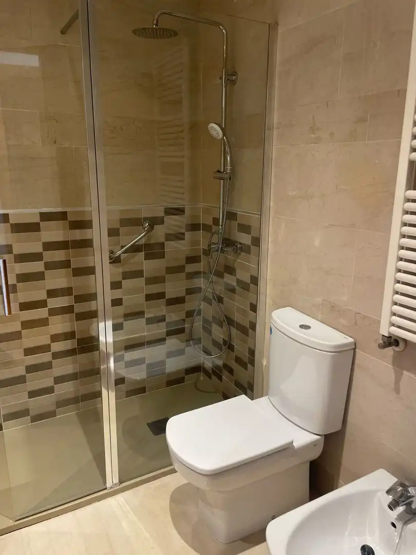 Bathroom of Flat for rent in Sant Cugat del Vallès  with Air Conditioner, Heating and Storage room