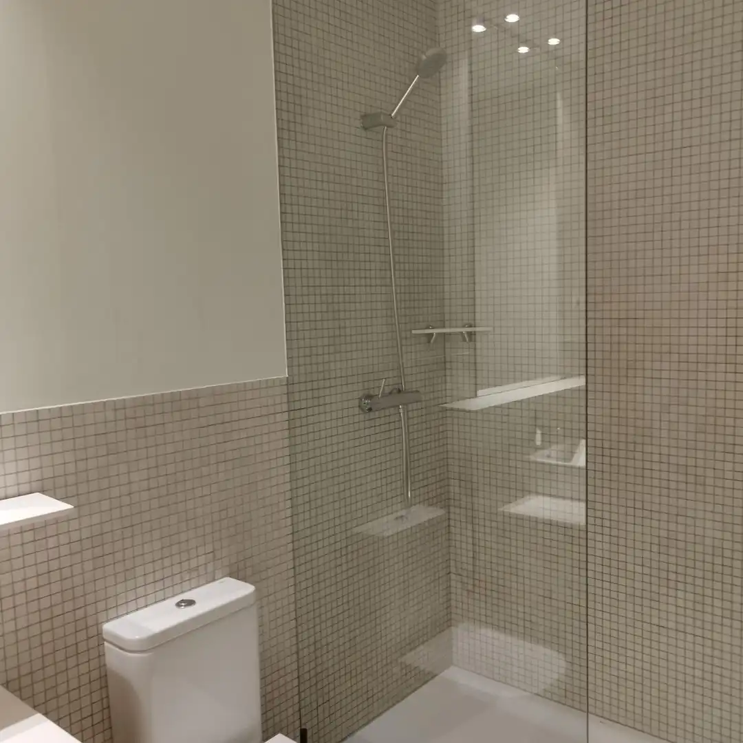 Badezimmer von Wohnung zur Miete in Barcelona mit Klimaanlage, Heizung und Möbliert