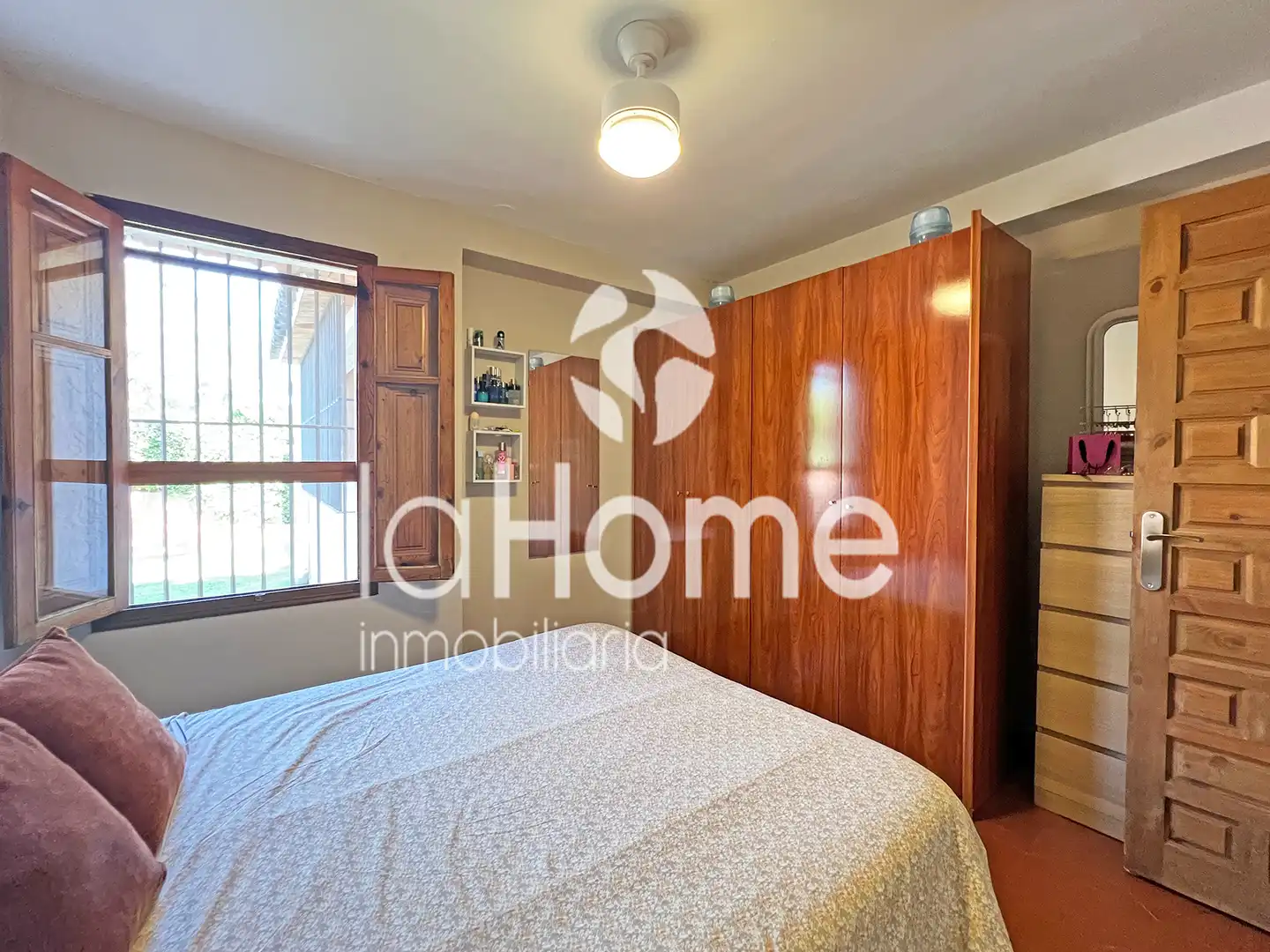 Dormitori de Casa o xalet en venda en Paterna amb Aire condicionat, Jardí privat i Terrassa